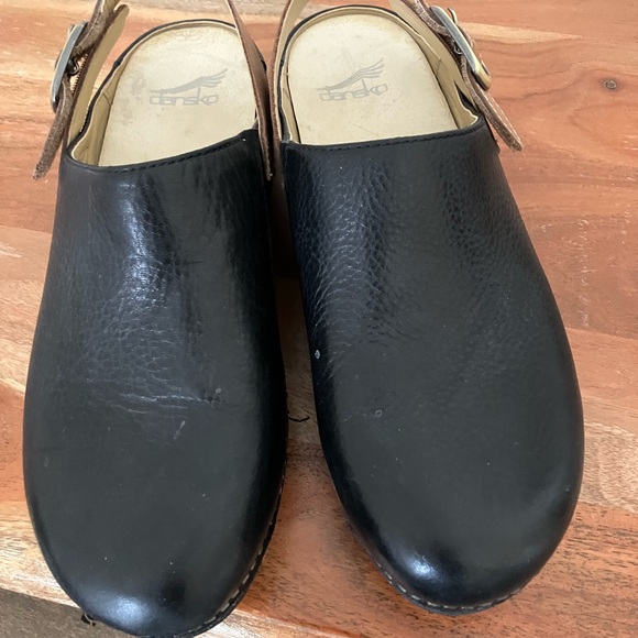 Black and Tan Women's Clogs - Picture 3 of 4